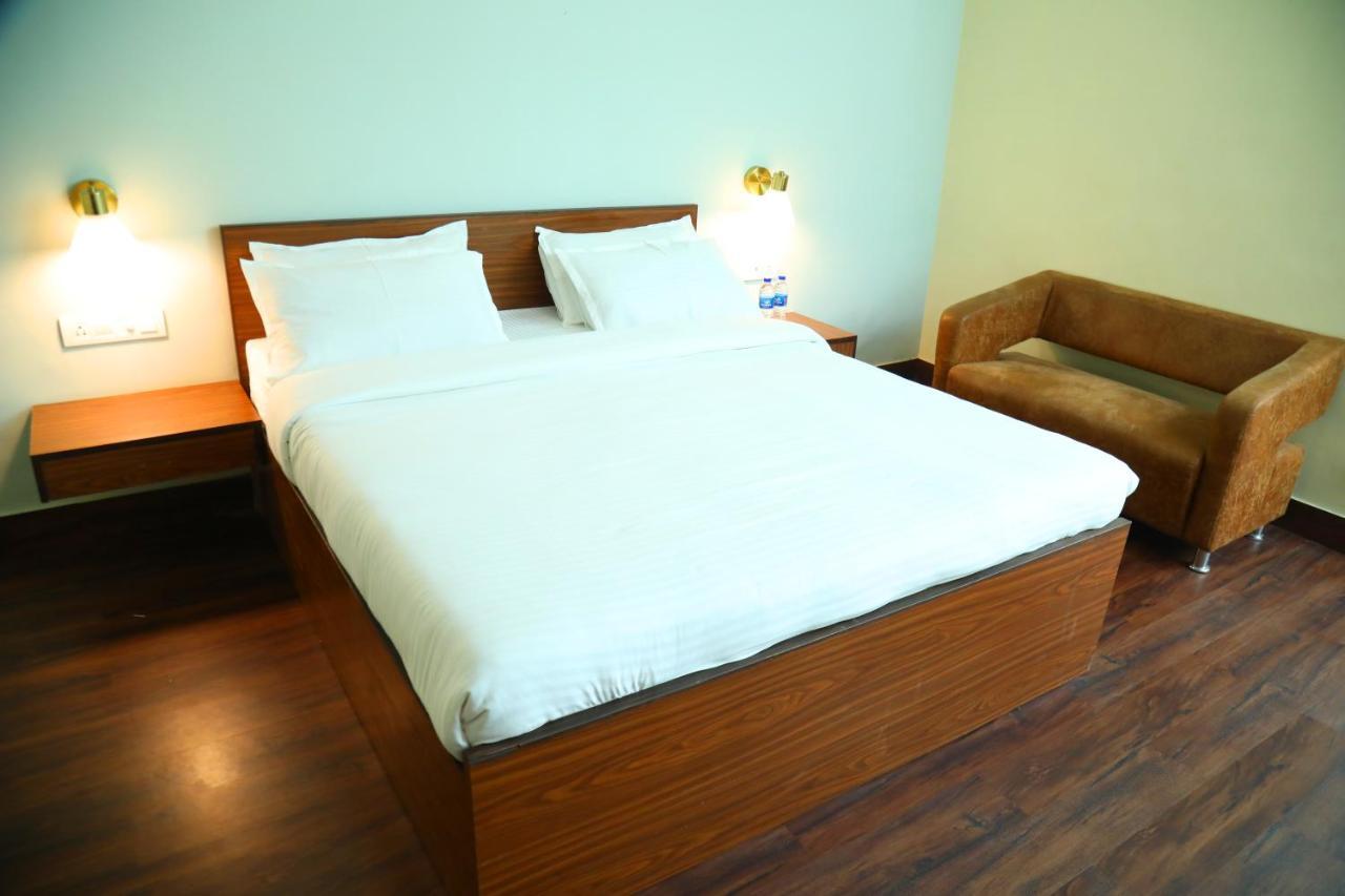 Country Inn & Suites By Turtle Mumbai Exterior photo